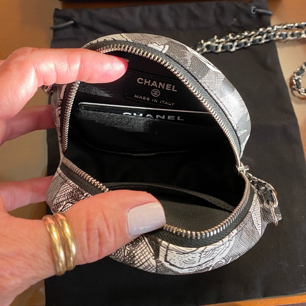 CHANEL Limited Edition Floral Round Crossbody - Picture 4 of 7